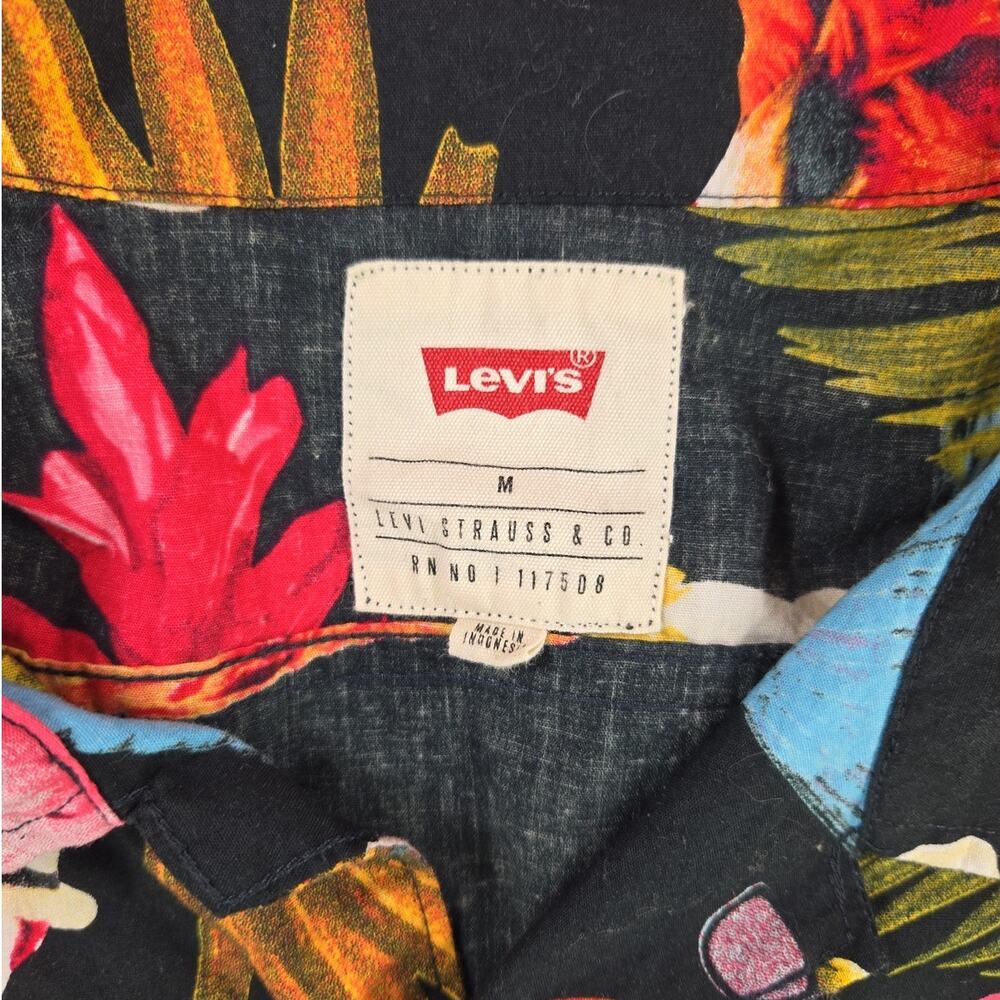 Levi's | Tropical Themed Parrots & Cocktails Shirt | Size Medium - Picture 2 of 5